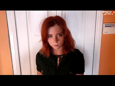 ❤️ Apsargs sodīja skaistu sievieti par zādzību veikalā - sperma mutē ️ Domātais porno pie mums