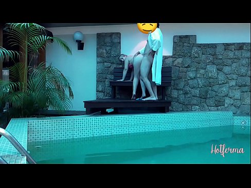❤️ Boss uzaicina kalponi uz baseinu, bet nevarēja pretoties karstu ️ Domātais porno pie mums