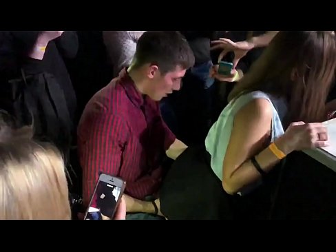 ❤️ Īsts sekss krievu naktsklubā. 18 gadus veca krievu meitene anālajā atverē un vagīnā, kas drāzta naktsklubā ️ Domātais porno pie mums